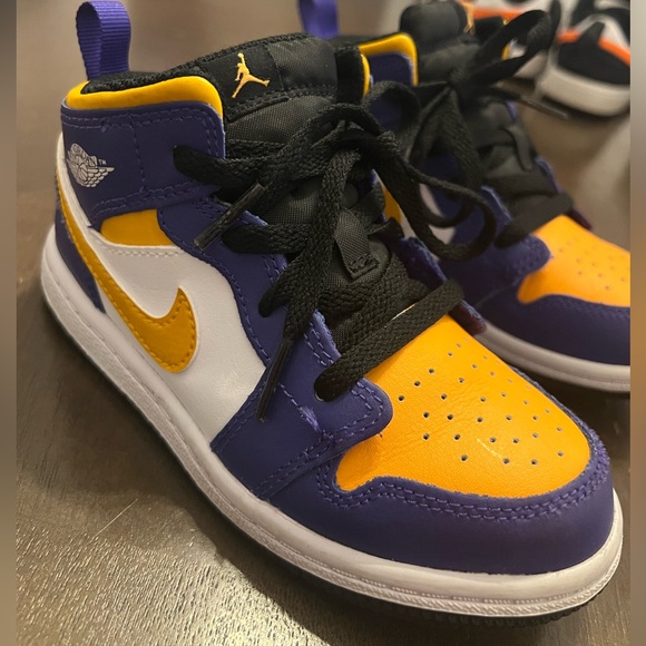 Toddler Air Jordans - Picture 5 of 12